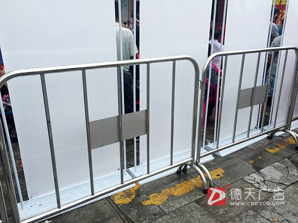 桌椅铁马隔离带